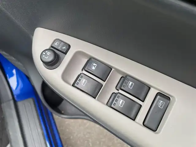 トヨタ パッソ モーダ　S 大阪府 2016(平28)年 5.2万km ブラックマイカメタリック/ディープブルークリスタルマイカ 純正ナビ/   TV/CD/DVD/Bluetooth/バックモニター/衝突軽減ブレーキ/横滑り防止装置/コーナーセンサー/アイドリングストップ/ステアリングスイッチ/レーンキープアシスト/純正14インチアルミホイール/純正フロアマット/プッシュスタート/スマートキー/ＥＴＣ/ＬＥＤライト