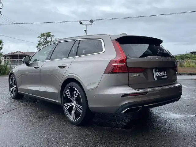 ボルボ Ｖ６０ T5 インスクリプション 宮崎県 2020(令2)年 5.8万km ぺブルグレー 純正ナビ/（Bluetooth/AppleCarPlay/AndroidAuto）/パノラマサンルーフ/アダプティブクルーズコントロール/全方位カメラ/ハーマンカードン/衝突軽減ブレーキ/ヘッドアップディスプレイ/アンバーレザーシート/全席シートヒーター/ベンチレーション/ステアリングヒーター/LEDヘッドライト