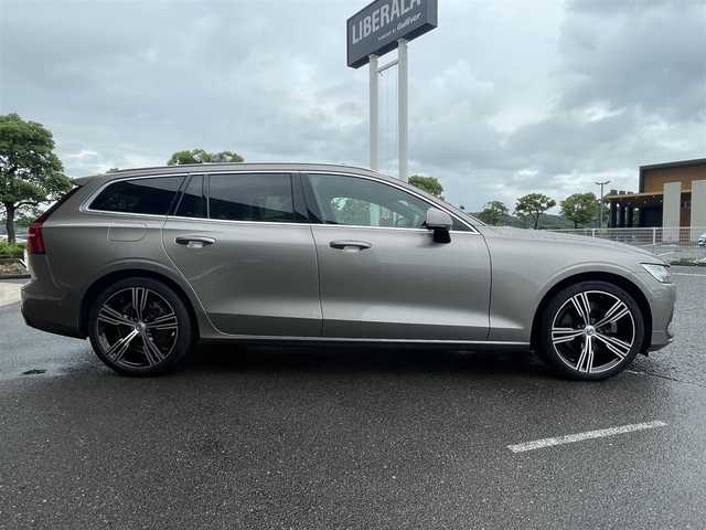 ボルボ Ｖ６０ T5 インスクリプション 宮崎県 2020(令2)年 5.8万km ぺブルグレー 純正ナビ/（Bluetooth/AppleCarPlay/AndroidAuto）/パノラマサンルーフ/アダプティブクルーズコントロール/全方位カメラ/ハーマンカードン/衝突軽減ブレーキ/ヘッドアップディスプレイ/アンバーレザーシート/全席シートヒーター/ベンチレーション/ステアリングヒーター/LEDヘッドライト