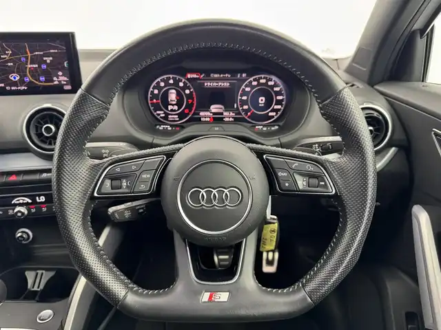 アウディ Ｑ２ 30TFSIスポーツ 愛知県 2018(平30)年 4.9万km 白 ナビ　/バックカメラ　/ＥＴＣ２．０　/クルコン　/前席シートヒーター　/パワーバックドア　/パドルシフト　/レザー調シート　/ＵＳＢ　/ＡＵＸ　/ＬＥＤライト　/オートライト　/アルミホイール　/ＣＤ　/ＤＶＤ　/スペアキー