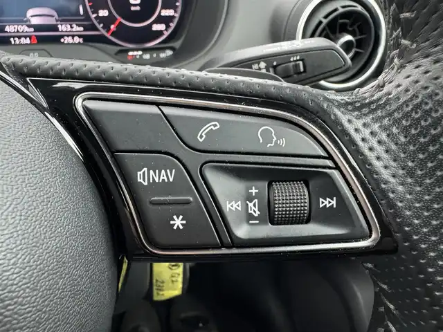 アウディ Ｑ２ 30TFSIスポーツ 愛知県 2018(平30)年 4.9万km 白 ナビ　/バックカメラ　/ＥＴＣ２．０　/クルコン　/前席シートヒーター　/パワーバックドア　/パドルシフト　/レザー調シート　/ＵＳＢ　/ＡＵＸ　/ＬＥＤライト　/オートライト　/アルミホイール　/ＣＤ　/ＤＶＤ　/スペアキー