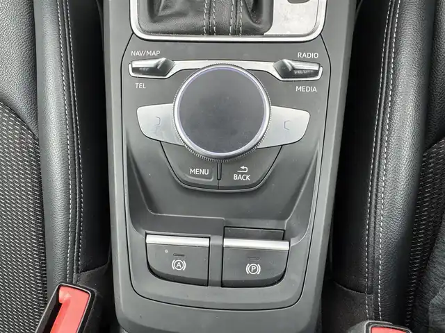アウディ Ｑ２ 30TFSIスポーツ 愛知県 2018(平30)年 4.9万km 白 ナビ　/バックカメラ　/ＥＴＣ２．０　/クルコン　/前席シートヒーター　/パワーバックドア　/パドルシフト　/レザー調シート　/ＵＳＢ　/ＡＵＸ　/ＬＥＤライト　/オートライト　/アルミホイール　/ＣＤ　/ＤＶＤ　/スペアキー
