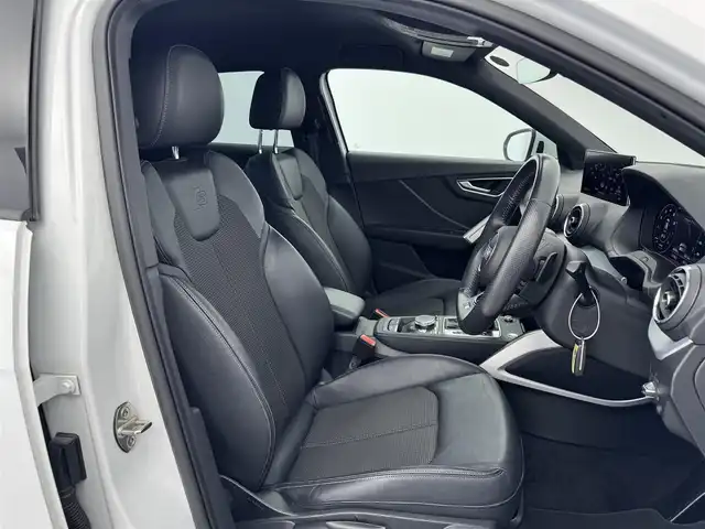 アウディ Ｑ２ 30TFSIスポーツ 愛知県 2018(平30)年 4.9万km 白 ナビ　/バックカメラ　/ＥＴＣ２．０　/クルコン　/前席シートヒーター　/パワーバックドア　/パドルシフト　/レザー調シート　/ＵＳＢ　/ＡＵＸ　/ＬＥＤライト　/オートライト　/アルミホイール　/ＣＤ　/ＤＶＤ　/スペアキー
