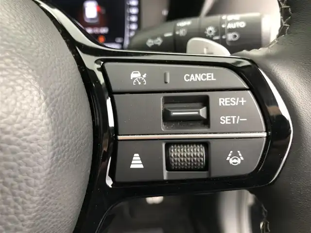 ホンダ ＺＲ－Ｖ ハイブリッド e:HEV Z 愛知県 2024(令6)年 1万km クリスタルブラックパール ワンオーナー/ホンダセンシング/　・衝突軽減ブレーキ/　・前後誤発進抑制/　・ブラインドスポットインフォメーション/　・追従クルーズコントロール/　・レーキープアシスト/　・トラフィックジャムアシスト/　・標識認識機能/　・歩行者事故低減ステアリング/　・パーキングセンサー/　・後退出庫サポート/　・オートハイビーム/　・アダプティブコーナリングライト/BOSEプレミアムサウンド/置くだけ充電/純正9インチナビ/　（Bluetooth/フルセグTV/AppleCar Play/）/全方位カメラ/ダウンヒルアシストコントロール/パワーテールゲート/レザーシート/パワーシート/シートヒーター/ステアリングヒーター/メモリシート/ETC2.0/ドライブレコーダー/パドルシフト/後席USB/純正18インチAW/オートホールド/ドアバイザー