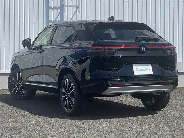 ホンダ ヴェゼル ハイブリッド e:HEV Z 熊本県 2025(令7)年 0.1千km クリスタルブラックパール 保証書/純正ナビ付ディスプレイオーディオ/AM/FM/Bluetooth/AppleCarPlay/AndroidAuto/・バックカメラ/・フルセグTV/・ビルトインETC2.0/ホンダセンシング/クルーズコントロール（追従あり）/ABS/横滑り防止装置/コーナーセンサー（前後）/レーンキープアシスト/盗難防止装置/衝突被害軽減システム/踏み間違い衝突軽減システム/ブラインドスポットインフォメーション/パワーバックドア/ハーフレザーシート/・シートヒーター（D/N)/純正革巻きステアリング/・ステアリングスイッチ/・ステアリングパドル/・ステアリングヒーター/・プッシュスタート/スマートキー/・スペアキー/LEDヘッドライト/・フォグランプ/・オートライト/電動格納ミラー/・ウィンカーミラー/置くだけ充電/電子パーキング/ブレーキホールド/純正アルミホイール