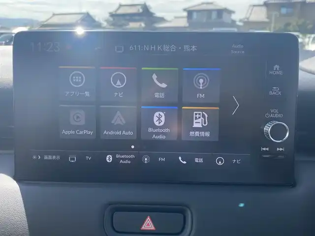 ホンダ ヴェゼル ハイブリッド e:HEV Z 熊本県 2025(令7)年 0.1千km クリスタルブラックパール 保証書/純正ナビ付ディスプレイオーディオ/AM/FM/Bluetooth/AppleCarPlay/AndroidAuto/・バックカメラ/・フルセグTV/・ビルトインETC2.0/ホンダセンシング/クルーズコントロール（追従あり）/ABS/横滑り防止装置/コーナーセンサー（前後）/レーンキープアシスト/盗難防止装置/衝突被害軽減システム/踏み間違い衝突軽減システム/ブラインドスポットインフォメーション/パワーバックドア/ハーフレザーシート/・シートヒーター（D/N)/純正革巻きステアリング/・ステアリングスイッチ/・ステアリングパドル/・ステアリングヒーター/・プッシュスタート/スマートキー/・スペアキー/LEDヘッドライト/・フォグランプ/・オートライト/電動格納ミラー/・ウィンカーミラー/置くだけ充電/電子パーキング/ブレーキホールド/純正アルミホイール