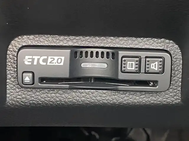 ホンダ ヴェゼル ハイブリッド e:HEV Z 熊本県 2025(令7)年 0.1千km クリスタルブラックパール 保証書/純正ナビ付ディスプレイオーディオ/AM/FM/Bluetooth/AppleCarPlay/AndroidAuto/・バックカメラ/・フルセグTV/・ビルトインETC2.0/ホンダセンシング/クルーズコントロール（追従あり）/ABS/横滑り防止装置/コーナーセンサー（前後）/レーンキープアシスト/盗難防止装置/衝突被害軽減システム/踏み間違い衝突軽減システム/ブラインドスポットインフォメーション/パワーバックドア/ハーフレザーシート/・シートヒーター（D/N)/純正革巻きステアリング/・ステアリングスイッチ/・ステアリングパドル/・ステアリングヒーター/・プッシュスタート/スマートキー/・スペアキー/LEDヘッドライト/・フォグランプ/・オートライト/電動格納ミラー/・ウィンカーミラー/置くだけ充電/電子パーキング/ブレーキホールド/純正アルミホイール