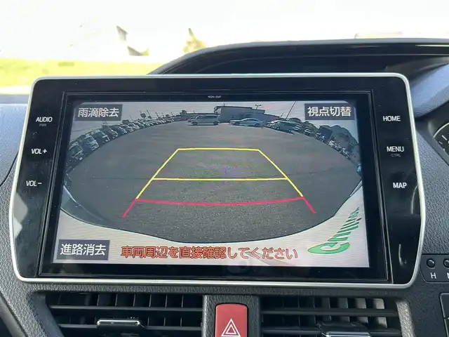 トヨタ エスクァイア Gi 岡山県 2018(平30)年 3.6万km ホワイトパールクリスタルシャイン 純正10インチナビ　NSZN-W68T/フルセグTV、Bluetooth、CD、DVD、AM、FM/純正12.1インチフリップダウンモニター/バックカメラ/前席シートヒーター/両側パワースライドドア/ビルトインETC/クルーズコントロール/純正前方ドライブレコーダー/シートバックテーブル/ロールサンシェード/LEDヘッドランプ/スーパーUVカット・IRカット機能ガラス/リアオートエアコン/トヨタセーフティセンス/・プリクラッシュセーフティ/・レーンディパーチャーアラート/・オートマチックハイビーム/先行車発進お知らせ機能/インテリジェントクリアランスソナー
