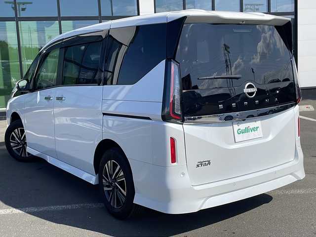 日産 セレナ ハイウェイスター V 道東・釧路十勝 2024(令6)年 3.2万km プリズムホワイト ・4WD/・カロッチェリア 8インチSDナビ/(FM・AM・フルセグ・CD・DVD・BT・AUX・iPod)/・全方位カメラ/バックカメラ/・ハンドル支援スイッチ/・両側パワースライドドア/・ハンズフリーオートスライド/・プロパイロット/・ステアリングヒーター/・前席シートヒーター/・パドルシフト/・革巻きステアリング/・ステアリングスイッチ/・ETC/・LEDヘッドライト/・フォグライト/・オートライト/・ヘッドライトレベライザー/・電格ウィンカーミラー/・ドアバイザー/・スマートキー/・プッシュスタート/・保証書/・取扱説明書
