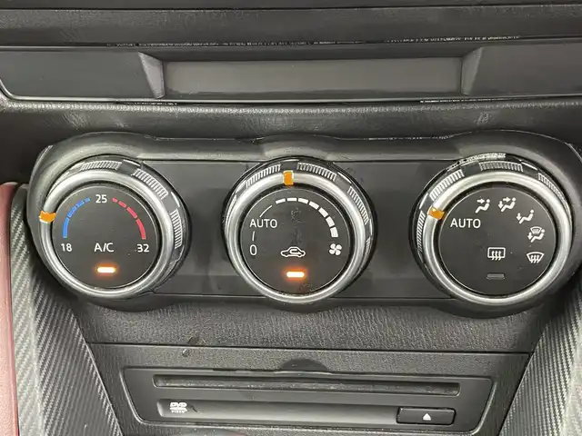 マツダ ＣＸ－３ XD 千葉県 2017(平29)年 8.8万km セラミックM 純正7型SDナビ/（AM＆FM＆CD＆DVD＆Bluetooth＆フルセグTV）/レーダークルーズコントロール/アクティブシティブレーキシステム/ブラインドスポットモニター/車線逸脱警報システム/バックカメラ/パドルシフト/ETC/アイドリングストップ/ヘッドアップディスプレイ/電動格納サイドミラー/LEDヘッドライト（オートライト付き）/ステアリングスイッチ/USBポート/12Vシガーソケット/ISOFIX/運転席シートリフター/オートエアコン/ウィンカーミラー/プッシュスタート