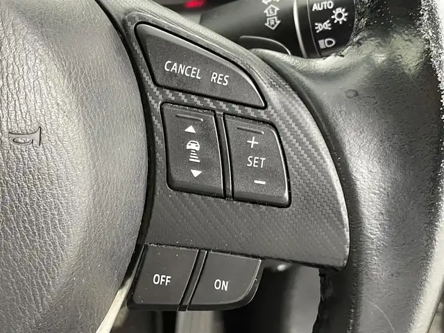 マツダ ＣＸ－３ XD 千葉県 2017(平29)年 8.8万km セラミックM 純正7型SDナビ/（AM＆FM＆CD＆DVD＆Bluetooth＆フルセグTV）/レーダークルーズコントロール/アクティブシティブレーキシステム/ブラインドスポットモニター/車線逸脱警報システム/バックカメラ/パドルシフト/ETC/アイドリングストップ/ヘッドアップディスプレイ/電動格納サイドミラー/LEDヘッドライト（オートライト付き）/ステアリングスイッチ/USBポート/12Vシガーソケット/ISOFIX/運転席シートリフター/オートエアコン/ウィンカーミラー/プッシュスタート