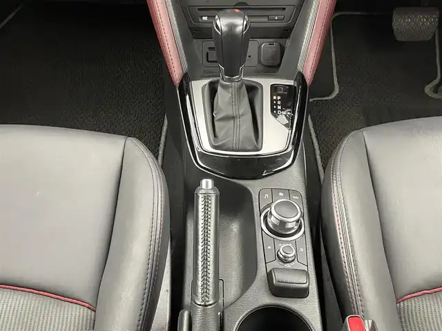 マツダ ＣＸ－３ XD 千葉県 2017(平29)年 8.8万km セラミックM 純正7型SDナビ/（AM＆FM＆CD＆DVD＆Bluetooth＆フルセグTV）/レーダークルーズコントロール/アクティブシティブレーキシステム/ブラインドスポットモニター/車線逸脱警報システム/バックカメラ/パドルシフト/ETC/アイドリングストップ/ヘッドアップディスプレイ/電動格納サイドミラー/LEDヘッドライト（オートライト付き）/ステアリングスイッチ/USBポート/12Vシガーソケット/ISOFIX/運転席シートリフター/オートエアコン/ウィンカーミラー/プッシュスタート
