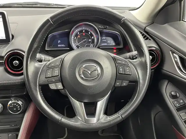 マツダ ＣＸ－３ XD 千葉県 2017(平29)年 8.8万km セラミックM 純正7型SDナビ/（AM＆FM＆CD＆DVD＆Bluetooth＆フルセグTV）/レーダークルーズコントロール/アクティブシティブレーキシステム/ブラインドスポットモニター/車線逸脱警報システム/バックカメラ/パドルシフト/ETC/アイドリングストップ/ヘッドアップディスプレイ/電動格納サイドミラー/LEDヘッドライト（オートライト付き）/ステアリングスイッチ/USBポート/12Vシガーソケット/ISOFIX/運転席シートリフター/オートエアコン/ウィンカーミラー/プッシュスタート