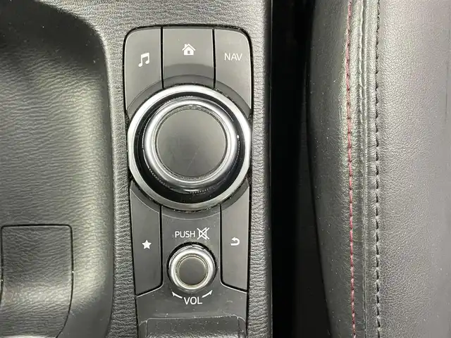 マツダ ＣＸ－３ XD 千葉県 2017(平29)年 8.8万km セラミックM 純正7型SDナビ/（AM＆FM＆CD＆DVD＆Bluetooth＆フルセグTV）/レーダークルーズコントロール/アクティブシティブレーキシステム/ブラインドスポットモニター/車線逸脱警報システム/バックカメラ/パドルシフト/ETC/アイドリングストップ/ヘッドアップディスプレイ/電動格納サイドミラー/LEDヘッドライト（オートライト付き）/ステアリングスイッチ/USBポート/12Vシガーソケット/ISOFIX/運転席シートリフター/オートエアコン/ウィンカーミラー/プッシュスタート