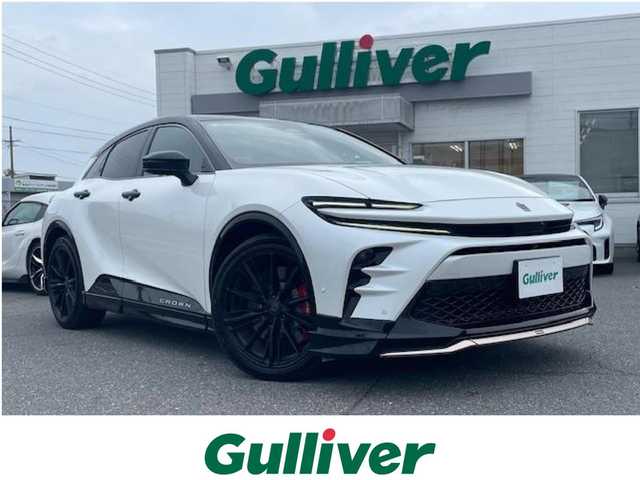 トヨタ クラウン スポーツ RS 三重県 2024(令6)年 1.8万km パールⅡ メーカーオプション/・パノラマルーフ/・バイトーン/セーフティセンス/・プリクラッシュセーフティ/・緊急時操舵支援/・フロントクロストラフィックアラート/・レーンチェンジアシスト/・レーントレーシングアシスト/・レーンディパーチャーアラート/・レーダークルーズコントロール/・アダプティブハイビームアシスト/・ロードサインアシスト/・ドライバー異常時対応システム/・プロアクティブドライビングアシスト/・発進遅れ告知機能/トヨタチームメイト/パーキングサポートブレーキ/ブラインドスポットモニター/1オーナー/モデリスタエアロ/純正12.3型ディスプレイオーディオプラス/【ナビ/フルセグTV/BT/USB/Miracast】/パノラミックビューモニター/ビルトインETC2.0/前後ドライブレコーダー/デジタルインナーミラー/カラーヘッドアップディスプレイ/おくだけ充電/パワーバックドア/レザーシート/D/N席パワーシート/D/N席シートベンチレーション/全席シートヒーター/ステアリングヒーター/オートライト/LEDヘッドランプ/235/45R21インチ純正AW/純正フロアマット