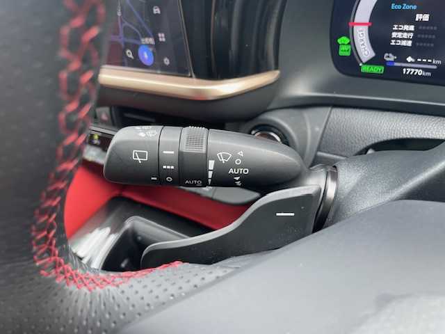 トヨタ クラウン スポーツ RS 三重県 2024(令6)年 1.8万km パールⅡ メーカーオプション/・パノラマルーフ/・バイトーン/セーフティセンス/・プリクラッシュセーフティ/・緊急時操舵支援/・フロントクロストラフィックアラート/・レーンチェンジアシスト/・レーントレーシングアシスト/・レーンディパーチャーアラート/・レーダークルーズコントロール/・アダプティブハイビームアシスト/・ロードサインアシスト/・ドライバー異常時対応システム/・プロアクティブドライビングアシスト/・発進遅れ告知機能/トヨタチームメイト/パーキングサポートブレーキ/ブラインドスポットモニター/1オーナー/モデリスタエアロ/純正12.3型ディスプレイオーディオプラス/【ナビ/フルセグTV/BT/USB/Miracast】/パノラミックビューモニター/ビルトインETC2.0/前後ドライブレコーダー/デジタルインナーミラー/カラーヘッドアップディスプレイ/おくだけ充電/パワーバックドア/レザーシート/D/N席パワーシート/D/N席シートベンチレーション/全席シートヒーター/ステアリングヒーター/オートライト/LEDヘッドランプ/235/45R21インチ純正AW/純正フロアマット