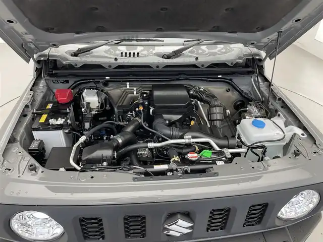 スズキ ジムニー XC 滋賀県 2025(令7)年 0.1千km ミディアムグレー 登録済未使用車/クルーズコントロール/コーナーセンサー/ステアリングスイッチ/シートヒーター/電動格納ミラー/オートライト/オートハイビーム/純正16インチアルミホイール/プッシュスタート/スペアキー