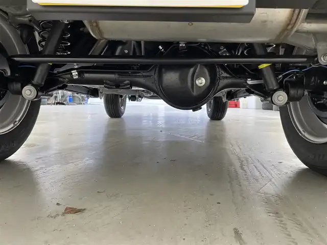 スズキ ジムニー XC 滋賀県 2025(令7)年 0.1千km ミディアムグレー 登録済未使用車/クルーズコントロール/コーナーセンサー/ステアリングスイッチ/シートヒーター/電動格納ミラー/オートライト/オートハイビーム/純正16インチアルミホイール/プッシュスタート/スペアキー