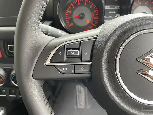 スズキ ジムニー XC 滋賀県 2025(令7)年 0.1千km ミディアムグレー 登録済未使用車/クルーズコントロール/コーナーセンサー/ステアリングスイッチ/シートヒーター/電動格納ミラー/オートライト/オートハイビーム/純正16インチアルミホイール/プッシュスタート/スペアキー