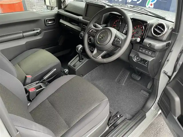 スズキ ジムニー XC 滋賀県 2025(令7)年 0.1千km ミディアムグレー 登録済未使用車/クルーズコントロール/コーナーセンサー/ステアリングスイッチ/シートヒーター/電動格納ミラー/オートライト/オートハイビーム/純正16インチアルミホイール/プッシュスタート/スペアキー