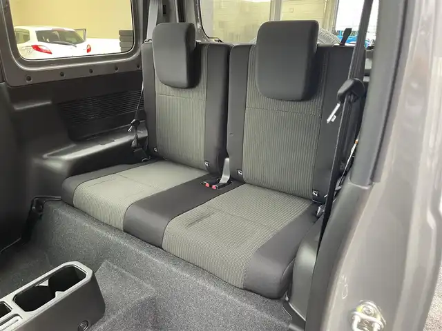 スズキ ジムニー XC 滋賀県 2025(令7)年 0.1千km ミディアムグレー 登録済未使用車/クルーズコントロール/コーナーセンサー/ステアリングスイッチ/シートヒーター/電動格納ミラー/オートライト/オートハイビーム/純正16インチアルミホイール/プッシュスタート/スペアキー
