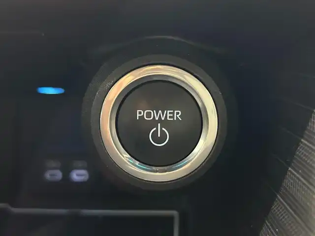 トヨタ ハリアー ハイブリッド Z 鹿児島県 2023(令5)年 2.7万km プラチナホワイトパールマイカ 禁煙車/12.3インチディスプレイオーディオ/（BT/フルセグTV/Carplay)/アラウンドビューカメラ/JBLプレミアムサウンドシステム/デジタルインナーミラー/D席パワーシート/パワーバックドア/アダプティブクルーズコントロール/レーントレーシングアシスト/ロードサインアシスト/トヨタセーフティセンス/・衝突回避支援パッケージ/・ブラインドスポットミニター/・パーキングサポートブレーキ/LEDヘッドライト/LEDフォグランプ/純正フロアマット/純正19インチアルミホイール