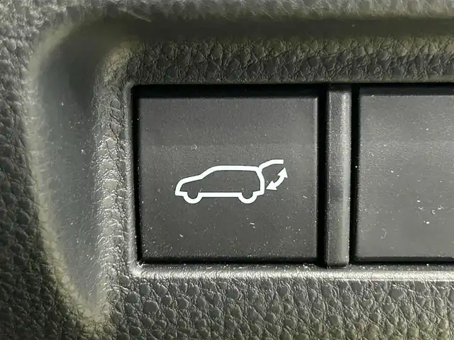 トヨタ ハリアー ハイブリッド Z 鹿児島県 2023(令5)年 2.7万km プラチナホワイトパールマイカ 禁煙車/12.3インチディスプレイオーディオ/（BT/フルセグTV/Carplay)/アラウンドビューカメラ/JBLプレミアムサウンドシステム/デジタルインナーミラー/D席パワーシート/パワーバックドア/アダプティブクルーズコントロール/レーントレーシングアシスト/ロードサインアシスト/トヨタセーフティセンス/・衝突回避支援パッケージ/・ブラインドスポットミニター/・パーキングサポートブレーキ/LEDヘッドライト/LEDフォグランプ/純正フロアマット/純正19インチアルミホイール