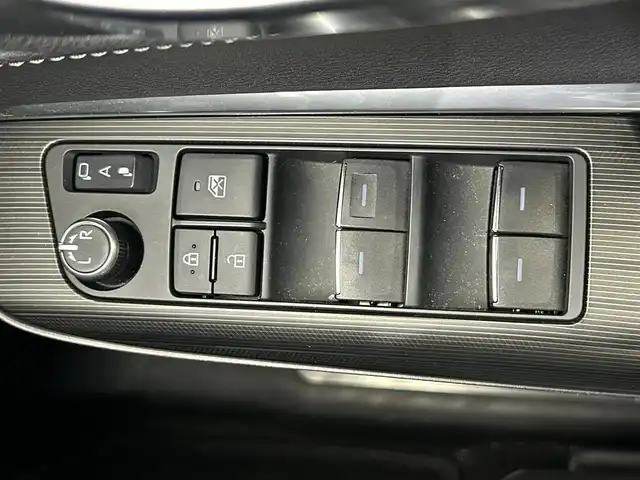 トヨタ ハリアー ハイブリッド Z 鹿児島県 2023(令5)年 2.7万km プラチナホワイトパールマイカ 禁煙車/12.3インチディスプレイオーディオ/（BT/フルセグTV/Carplay)/アラウンドビューカメラ/JBLプレミアムサウンドシステム/デジタルインナーミラー/D席パワーシート/パワーバックドア/アダプティブクルーズコントロール/レーントレーシングアシスト/ロードサインアシスト/トヨタセーフティセンス/・衝突回避支援パッケージ/・ブラインドスポットミニター/・パーキングサポートブレーキ/LEDヘッドライト/LEDフォグランプ/純正フロアマット/純正19インチアルミホイール