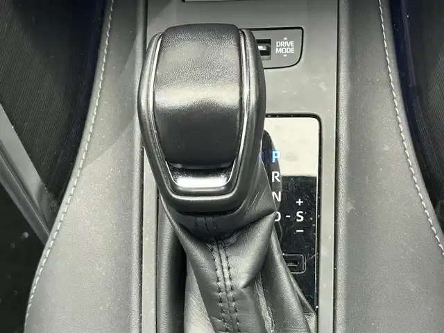 トヨタ ハリアー ハイブリッド Z 鹿児島県 2023(令5)年 2.7万km プラチナホワイトパールマイカ 禁煙車/12.3インチディスプレイオーディオ/（BT/フルセグTV/Carplay)/アラウンドビューカメラ/JBLプレミアムサウンドシステム/デジタルインナーミラー/D席パワーシート/パワーバックドア/アダプティブクルーズコントロール/レーントレーシングアシスト/ロードサインアシスト/トヨタセーフティセンス/・衝突回避支援パッケージ/・ブラインドスポットミニター/・パーキングサポートブレーキ/LEDヘッドライト/LEDフォグランプ/純正フロアマット/純正19インチアルミホイール