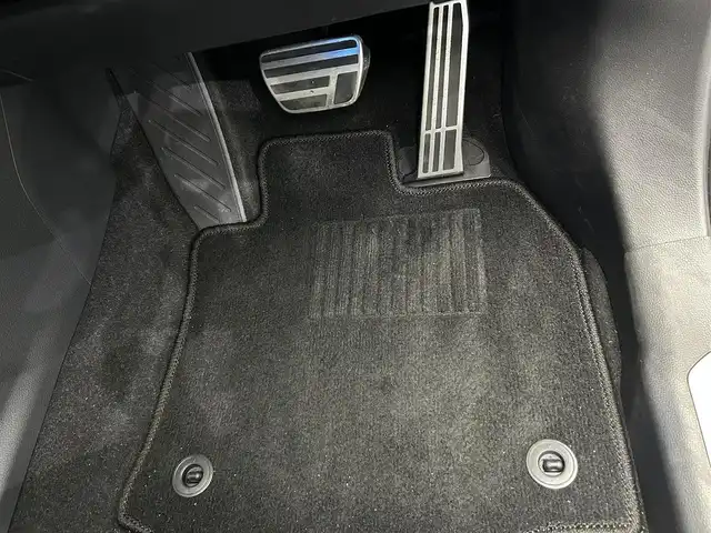 トヨタ ハリアー ハイブリッド Z 鹿児島県 2023(令5)年 2.7万km プラチナホワイトパールマイカ 禁煙車/12.3インチディスプレイオーディオ/（BT/フルセグTV/Carplay)/アラウンドビューカメラ/JBLプレミアムサウンドシステム/デジタルインナーミラー/D席パワーシート/パワーバックドア/アダプティブクルーズコントロール/レーントレーシングアシスト/ロードサインアシスト/トヨタセーフティセンス/・衝突回避支援パッケージ/・ブラインドスポットミニター/・パーキングサポートブレーキ/LEDヘッドライト/LEDフォグランプ/純正フロアマット/純正19インチアルミホイール