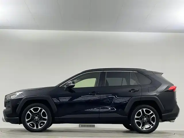 トヨタ ＲＡＶ４ アドベンチャー 埼玉県 2020(令2)年 5.1万km アティチュードブラックマイカ 禁煙　純正９インチナビ　アラウンドビューモニター　ＢＳＭ　パワーシート　レザーシート　ダウンヒルアシストコントロール　オートハイビーム　コーナーセンサー　Ｂｌｕｅｔｏｏｔｈ　ＥＴＣ