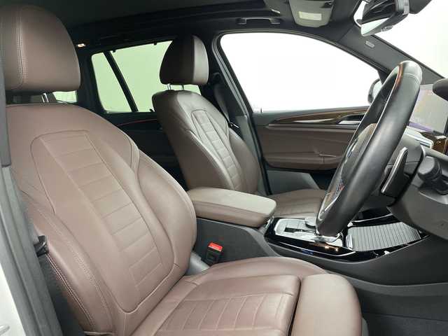 ＢＭＷ ＢＭＷ Ｘ３ M40d 道央・札幌 2023(令5)年 2.8万km アルピンホワイトⅢ ・４ＷＤ/ディーゼルターボ/・電動パノラマガラスサンルーフ/・衝突回避・被害軽減ブレーキ/・M Performance専用スポーツサスペンション/・12.3インチデジタルメーターパネル/・10.25インチワイドディスプレイ/・ハーマンカードンサウンドシステム/・サラウンドビューカメラ（360°カメラ）/・アクティブクルーズコントロール/・レザーシート前席パワーシート＋メモリー機能/・シートヒーター全席/全席ベンチレーション/・ブラインドスポット（後側方車両警告）/・パワーテールゲート/・アダプティブLEDヘッドライト/・Mスポーツブレーキ（青キャリパー）/・Mエアロダイナミクスパッケージ/・純正ドライブレコーダー前後/・ビルトインＥＴＣ