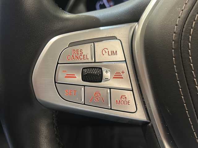 ＢＭＷ Ｘ７ xDrive35d デザインピュアエクセレンス 新潟県 2019(令1)年 4.9万km アルピンホワイトⅢ 電動パノラマ・ガラス・サンルーフ/harman/kardonサラウンド・サウンド・システム/BMWヘッドアップ・ディスプレイ/DSC／ダイナミック・スタビリティ・コントロール/HDC／ヒル・ディセント・コントロール/アダプティブ・ヘッドライト/ハイビーム・アシスタント/パーキング・アシスト・プラス/・PDC／パーク・ディスタンス・コントロール/・パーキング・アシスト（並列・縦列）/・サイド・ビュー・カメラ/ドライビング・アシスト・プロフェッショナル：/・ACC／アクティブ・クルーズ・コントロール/・ステアリング&レーン・コントロール・アシスト/・レーン・ディパーチャー・ウォーニング（車線逸脱警告システム）/・レーン・チェンジ・ウォーニング/オートマチック・テールゲート/純正HDDナビゲーション/・Bluetooth/TV/FM/AM/電動フロント・シート（運転席メモリー機能付）/・シート・ヒーティング（フロント&リヤ）/・ランバー・サポート（運転席&助手席）/・フロント・アクティブ・ベンチレーション・シート/・マッサージ機能（運転席&助手席）/純正ドライブレコーダー/ETC