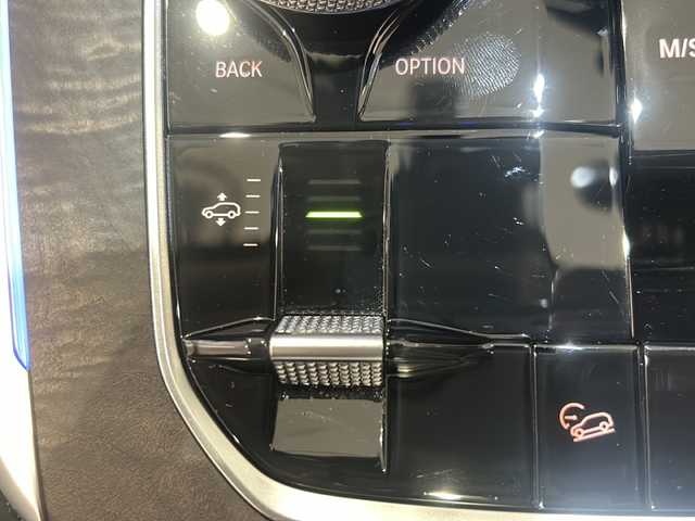 ＢＭＷ Ｘ７ xDrive35d デザインピュアエクセレンス 新潟県 2019(令1)年 4.9万km アルピンホワイトⅢ 電動パノラマ・ガラス・サンルーフ/harman/kardonサラウンド・サウンド・システム/BMWヘッドアップ・ディスプレイ/DSC／ダイナミック・スタビリティ・コントロール/HDC／ヒル・ディセント・コントロール/アダプティブ・ヘッドライト/ハイビーム・アシスタント/パーキング・アシスト・プラス/・PDC／パーク・ディスタンス・コントロール/・パーキング・アシスト（並列・縦列）/・サイド・ビュー・カメラ/ドライビング・アシスト・プロフェッショナル：/・ACC／アクティブ・クルーズ・コントロール/・ステアリング&レーン・コントロール・アシスト/・レーン・ディパーチャー・ウォーニング（車線逸脱警告システム）/・レーン・チェンジ・ウォーニング/オートマチック・テールゲート/純正HDDナビゲーション/・Bluetooth/TV/FM/AM/電動フロント・シート（運転席メモリー機能付）/・シート・ヒーティング（フロント&リヤ）/・ランバー・サポート（運転席&助手席）/・フロント・アクティブ・ベンチレーション・シート/・マッサージ機能（運転席&助手席）/純正ドライブレコーダー/ETC