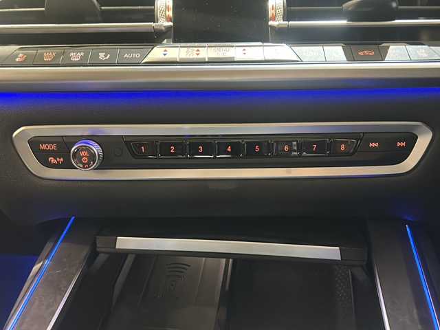 ＢＭＷ Ｘ７ xDrive35d デザインピュアエクセレンス 新潟県 2019(令1)年 4.9万km アルピンホワイトⅢ 電動パノラマ・ガラス・サンルーフ/harman/kardonサラウンド・サウンド・システム/BMWヘッドアップ・ディスプレイ/DSC／ダイナミック・スタビリティ・コントロール/HDC／ヒル・ディセント・コントロール/アダプティブ・ヘッドライト/ハイビーム・アシスタント/パーキング・アシスト・プラス/・PDC／パーク・ディスタンス・コントロール/・パーキング・アシスト（並列・縦列）/・サイド・ビュー・カメラ/ドライビング・アシスト・プロフェッショナル：/・ACC／アクティブ・クルーズ・コントロール/・ステアリング&レーン・コントロール・アシスト/・レーン・ディパーチャー・ウォーニング（車線逸脱警告システム）/・レーン・チェンジ・ウォーニング/オートマチック・テールゲート/純正HDDナビゲーション/・Bluetooth/TV/FM/AM/電動フロント・シート（運転席メモリー機能付）/・シート・ヒーティング（フロント&リヤ）/・ランバー・サポート（運転席&助手席）/・フロント・アクティブ・ベンチレーション・シート/・マッサージ機能（運転席&助手席）/純正ドライブレコーダー/ETC