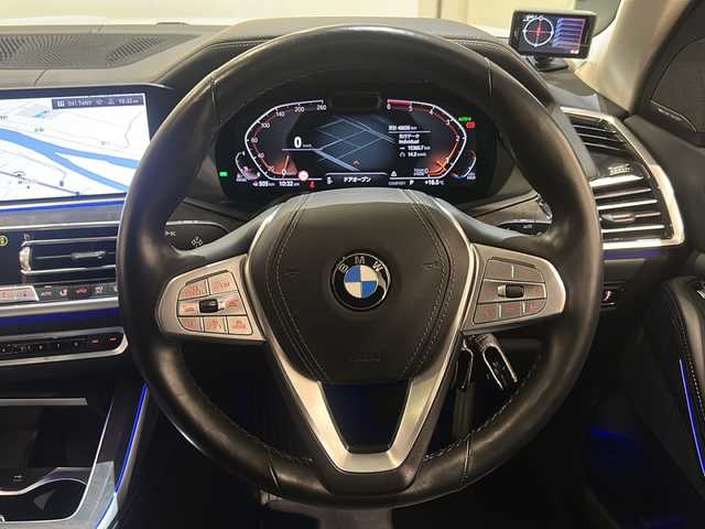 ＢＭＷ Ｘ７ xDrive35d デザインピュアエクセレンス 新潟県 2019(令1)年 4.9万km アルピンホワイトⅢ 電動パノラマ・ガラス・サンルーフ/harman/kardonサラウンド・サウンド・システム/BMWヘッドアップ・ディスプレイ/DSC／ダイナミック・スタビリティ・コントロール/HDC／ヒル・ディセント・コントロール/アダプティブ・ヘッドライト/ハイビーム・アシスタント/パーキング・アシスト・プラス/・PDC／パーク・ディスタンス・コントロール/・パーキング・アシスト（並列・縦列）/・サイド・ビュー・カメラ/ドライビング・アシスト・プロフェッショナル：/・ACC／アクティブ・クルーズ・コントロール/・ステアリング&レーン・コントロール・アシスト/・レーン・ディパーチャー・ウォーニング（車線逸脱警告システム）/・レーン・チェンジ・ウォーニング/オートマチック・テールゲート/純正HDDナビゲーション/・Bluetooth/TV/FM/AM/電動フロント・シート（運転席メモリー機能付）/・シート・ヒーティング（フロント&リヤ）/・ランバー・サポート（運転席&助手席）/・フロント・アクティブ・ベンチレーション・シート/・マッサージ機能（運転席&助手席）/純正ドライブレコーダー/ETC