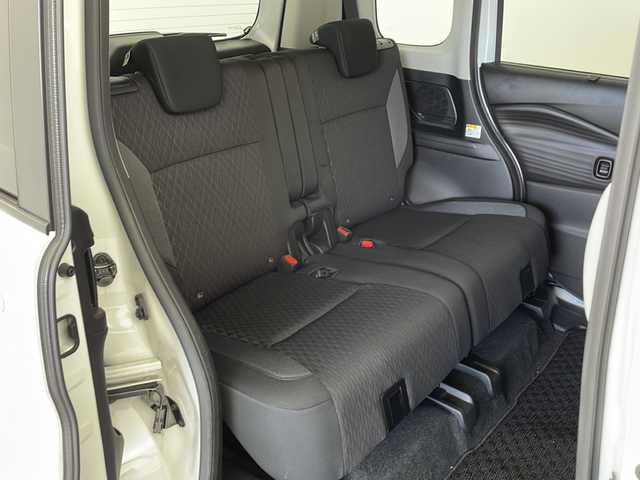 スズキ ソリオ バンディット HV MV 愛知県 2025(令7)年 1.2万km ピュアホワイトパール/ガンメタリック2トーン 禁煙車/純正ナビ(AM/FM/CD/DVD/BT/USB/HDMI/フルセグ/カープレイ/ドロオート)/全方位カメラ/ETC/ドライブレコーダー前後/全席シートヒーター/純正15インチアルミホイール/デュアルブレーキサポートII/前後方誤発進抑制/前後方低速時ブレーキサポート/フロントリヤパーキングセンサー/レーンキープアシスト/ふらつき警報/クルーズコントロール/LEDヘッドライト/オートライト/フォグランプ/両側パワースライドドア/アイドリングストップ/後席サンシェード/電動格納ミラー/革巻きステアリング/純正フロアマット/イモビライザー