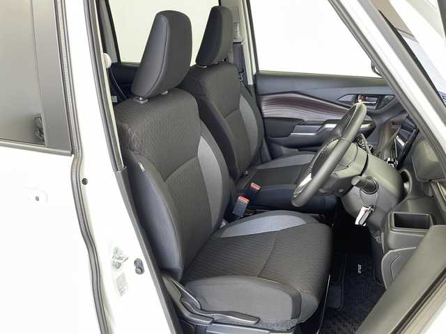 スズキ ソリオ バンディット HV MV 愛知県 2025(令7)年 1.2万km ピュアホワイトパール/ガンメタリック2トーン 禁煙車/純正ナビ(AM/FM/CD/DVD/BT/USB/HDMI/フルセグ/カープレイ/ドロオート)/全方位カメラ/ETC/ドライブレコーダー前後/全席シートヒーター/純正15インチアルミホイール/デュアルブレーキサポートII/前後方誤発進抑制/前後方低速時ブレーキサポート/フロントリヤパーキングセンサー/レーンキープアシスト/ふらつき警報/クルーズコントロール/LEDヘッドライト/オートライト/フォグランプ/両側パワースライドドア/アイドリングストップ/後席サンシェード/電動格納ミラー/革巻きステアリング/純正フロアマット/イモビライザー