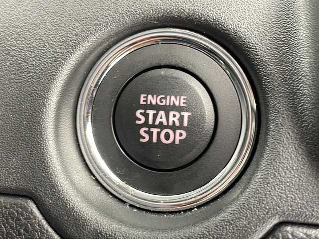 スズキ ソリオ バンディット HV MV 愛知県 2025(令7)年 1.2万km ピュアホワイトパール/ガンメタリック2トーン 禁煙車/純正ナビ(AM/FM/CD/DVD/BT/USB/HDMI/フルセグ/カープレイ/ドロオート)/全方位カメラ/ETC/ドライブレコーダー前後/全席シートヒーター/純正15インチアルミホイール/デュアルブレーキサポートII/前後方誤発進抑制/前後方低速時ブレーキサポート/フロントリヤパーキングセンサー/レーンキープアシスト/ふらつき警報/クルーズコントロール/LEDヘッドライト/オートライト/フォグランプ/両側パワースライドドア/アイドリングストップ/後席サンシェード/電動格納ミラー/革巻きステアリング/純正フロアマット/イモビライザー