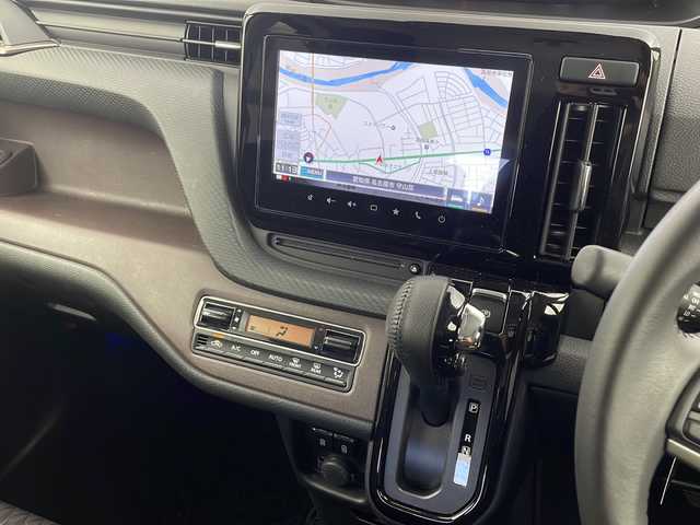 スズキ ソリオ バンディット HV MV 愛知県 2025(令7)年 1.2万km ピュアホワイトパール/ガンメタリック2トーン 禁煙車/純正ナビ(AM/FM/CD/DVD/BT/USB/HDMI/フルセグ/カープレイ/ドロオート)/全方位カメラ/ETC/ドライブレコーダー前後/全席シートヒーター/純正15インチアルミホイール/デュアルブレーキサポートII/前後方誤発進抑制/前後方低速時ブレーキサポート/フロントリヤパーキングセンサー/レーンキープアシスト/ふらつき警報/クルーズコントロール/LEDヘッドライト/オートライト/フォグランプ/両側パワースライドドア/アイドリングストップ/後席サンシェード/電動格納ミラー/革巻きステアリング/純正フロアマット/イモビライザー