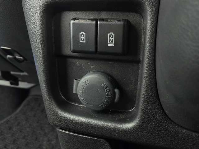 スズキ ソリオ バンディット HV MV 愛知県 2025(令7)年 1.2万km ピュアホワイトパール/ガンメタリック2トーン 禁煙車/純正ナビ(AM/FM/CD/DVD/BT/USB/HDMI/フルセグ/カープレイ/ドロオート)/全方位カメラ/ETC/ドライブレコーダー前後/全席シートヒーター/純正15インチアルミホイール/デュアルブレーキサポートII/前後方誤発進抑制/前後方低速時ブレーキサポート/フロントリヤパーキングセンサー/レーンキープアシスト/ふらつき警報/クルーズコントロール/LEDヘッドライト/オートライト/フォグランプ/両側パワースライドドア/アイドリングストップ/後席サンシェード/電動格納ミラー/革巻きステアリング/純正フロアマット/イモビライザー