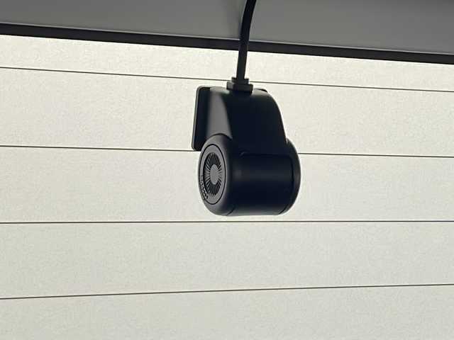 スズキ ソリオ バンディット HV MV 愛知県 2025(令7)年 1.2万km ピュアホワイトパール/ガンメタリック2トーン 禁煙車/純正ナビ(AM/FM/CD/DVD/BT/USB/HDMI/フルセグ/カープレイ/ドロオート)/全方位カメラ/ETC/ドライブレコーダー前後/全席シートヒーター/純正15インチアルミホイール/デュアルブレーキサポートII/前後方誤発進抑制/前後方低速時ブレーキサポート/フロントリヤパーキングセンサー/レーンキープアシスト/ふらつき警報/クルーズコントロール/LEDヘッドライト/オートライト/フォグランプ/両側パワースライドドア/アイドリングストップ/後席サンシェード/電動格納ミラー/革巻きステアリング/純正フロアマット/イモビライザー