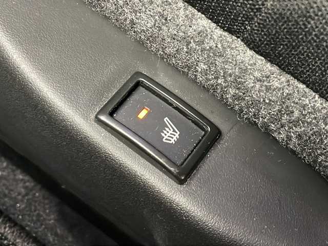 スズキ ソリオ バンディット HV MV 愛知県 2025(令7)年 1.2万km ピュアホワイトパール/ガンメタリック2トーン 禁煙車/純正ナビ(AM/FM/CD/DVD/BT/USB/HDMI/フルセグ/カープレイ/ドロオート)/全方位カメラ/ETC/ドライブレコーダー前後/全席シートヒーター/純正15インチアルミホイール/デュアルブレーキサポートII/前後方誤発進抑制/前後方低速時ブレーキサポート/フロントリヤパーキングセンサー/レーンキープアシスト/ふらつき警報/クルーズコントロール/LEDヘッドライト/オートライト/フォグランプ/両側パワースライドドア/アイドリングストップ/後席サンシェード/電動格納ミラー/革巻きステアリング/純正フロアマット/イモビライザー