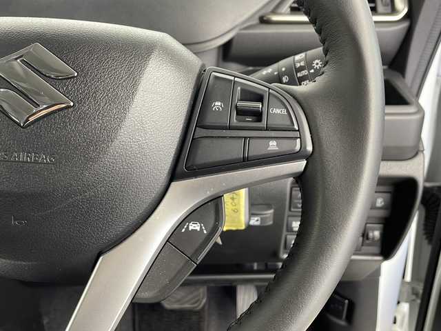 スズキ ソリオ バンディット HV MV 愛知県 2025(令7)年 1.2万km ピュアホワイトパール/ガンメタリック2トーン 禁煙車/純正ナビ(AM/FM/CD/DVD/BT/USB/HDMI/フルセグ/カープレイ/ドロオート)/全方位カメラ/ETC/ドライブレコーダー前後/全席シートヒーター/純正15インチアルミホイール/デュアルブレーキサポートII/前後方誤発進抑制/前後方低速時ブレーキサポート/フロントリヤパーキングセンサー/レーンキープアシスト/ふらつき警報/クルーズコントロール/LEDヘッドライト/オートライト/フォグランプ/両側パワースライドドア/アイドリングストップ/後席サンシェード/電動格納ミラー/革巻きステアリング/純正フロアマット/イモビライザー