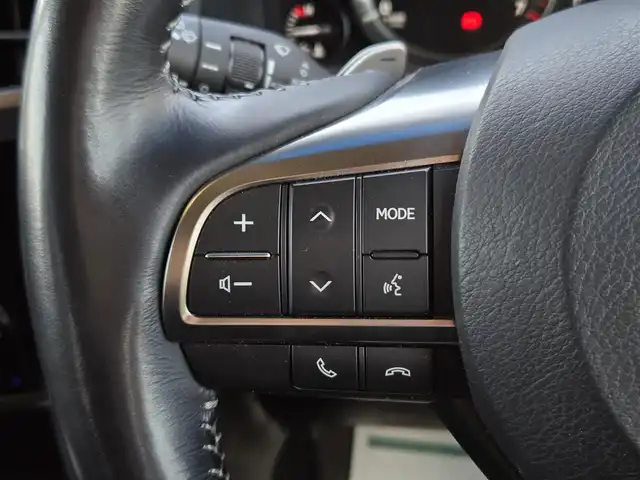 レクサス ＬＸ 570 鹿児島県 2016(平28)年 8万km ホワイトパールクリスタルシャイン マークレビンソン　/モデリスタエアロ（リア／フロント）　/純正アルミホイール（２１インチ）　/リアエンターテイメントシステム　/レクサスセーフティシステムプラス　/クールボックス　/ブラインドスポットモニター/前後コーナーセンサー/ムーンルーフ/ルーフレール/パワーバックドア/シートヒーター/ベンチレーション/ステアリングヒーター/パーキングアシスト/パノラミックビューモニター/レーダークルーズコントロール/ビルトインETC2.0/電動格納サードシート/フルセグテレビ/後席モニター/純正SDナビ/Bluetoothオーディオ/横滑り防止装置/レーンキープアシスト/カーテンエアバッグ/LEDヘッドライト/プッシュスタート/スマートキー/エアバッグ(W+サイド)