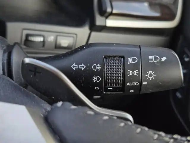 レクサス ＬＸ 570 鹿児島県 2016(平28)年 8万km ホワイトパールクリスタルシャイン マークレビンソン　/モデリスタエアロ（リア／フロント）　/純正アルミホイール（２１インチ）　/リアエンターテイメントシステム　/レクサスセーフティシステムプラス　/クールボックス　/ブラインドスポットモニター/前後コーナーセンサー/ムーンルーフ/ルーフレール/パワーバックドア/シートヒーター/ベンチレーション/ステアリングヒーター/パーキングアシスト/パノラミックビューモニター/レーダークルーズコントロール/ビルトインETC2.0/電動格納サードシート/フルセグテレビ/後席モニター/純正SDナビ/Bluetoothオーディオ/横滑り防止装置/レーンキープアシスト/カーテンエアバッグ/LEDヘッドライト/プッシュスタート/スマートキー/エアバッグ(W+サイド)