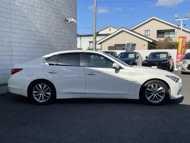 日産 スカイライン ハイブリッド 350GT Type P 大分県 2014(平26)年 6.9万km クリスタルホワイトパール ブラックレザーシート/メーカーメモリナビ 【フルセグ/DVD/BTオーディオ】/全方位カメラ/純正17インチアルミホイール/レーダークルーズコントロール/ドライブレコーダー/前後クリアランスソナー/前席パワーシート/ビルトインETC/LEDヘッドライト/LEDフォグランプ/オートライト/レザーステアリング/電動チルトステアリング/ステアリングリモコン/前席シートヒーター/横滑り防止装置/ウインカーミラー/ドアバイザー/フロアマット/電動格納ミラー/サイド＆Wエアバッグ/ABS/スマートキー×2/オールオートパワーウィンドウ/ナビ取説