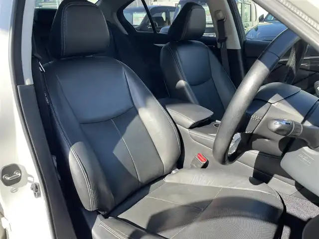 日産 スカイライン ハイブリッド 350GT Type P 大分県 2014(平26)年 6.9万km クリスタルホワイトパール ブラックレザーシート/メーカーメモリナビ 【フルセグ/DVD/BTオーディオ】/全方位カメラ/純正17インチアルミホイール/レーダークルーズコントロール/ドライブレコーダー/前後クリアランスソナー/前席パワーシート/ビルトインETC/LEDヘッドライト/LEDフォグランプ/オートライト/レザーステアリング/電動チルトステアリング/ステアリングリモコン/前席シートヒーター/横滑り防止装置/ウインカーミラー/ドアバイザー/フロアマット/電動格納ミラー/サイド＆Wエアバッグ/ABS/スマートキー×2/オールオートパワーウィンドウ/ナビ取説