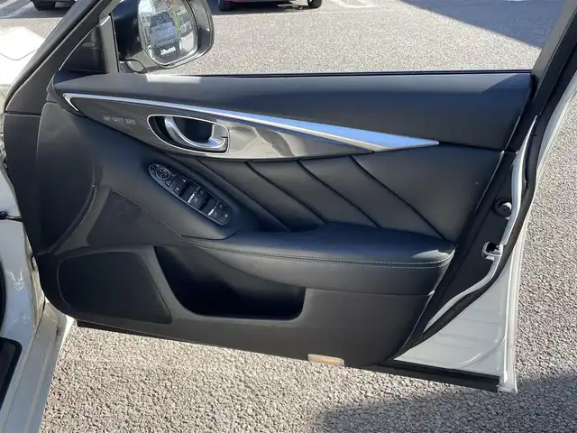 日産 スカイライン ハイブリッド 350GT Type P 大分県 2014(平26)年 6.9万km クリスタルホワイトパール ブラックレザーシート/メーカーメモリナビ 【フルセグ/DVD/BTオーディオ】/全方位カメラ/純正17インチアルミホイール/レーダークルーズコントロール/ドライブレコーダー/前後クリアランスソナー/前席パワーシート/ビルトインETC/LEDヘッドライト/LEDフォグランプ/オートライト/レザーステアリング/電動チルトステアリング/ステアリングリモコン/前席シートヒーター/横滑り防止装置/ウインカーミラー/ドアバイザー/フロアマット/電動格納ミラー/サイド＆Wエアバッグ/ABS/スマートキー×2/オールオートパワーウィンドウ/ナビ取説