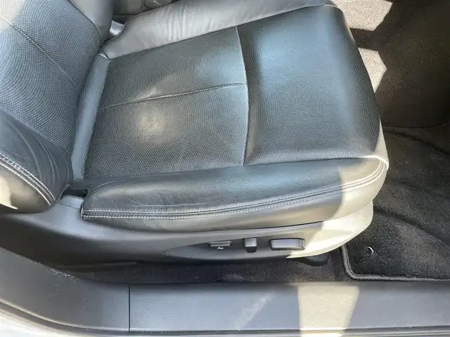 日産 スカイライン ハイブリッド 350GT Type P 大分県 2014(平26)年 6.9万km クリスタルホワイトパール ブラックレザーシート/メーカーメモリナビ 【フルセグ/DVD/BTオーディオ】/全方位カメラ/純正17インチアルミホイール/レーダークルーズコントロール/ドライブレコーダー/前後クリアランスソナー/前席パワーシート/ビルトインETC/LEDヘッドライト/LEDフォグランプ/オートライト/レザーステアリング/電動チルトステアリング/ステアリングリモコン/前席シートヒーター/横滑り防止装置/ウインカーミラー/ドアバイザー/フロアマット/電動格納ミラー/サイド＆Wエアバッグ/ABS/スマートキー×2/オールオートパワーウィンドウ/ナビ取説